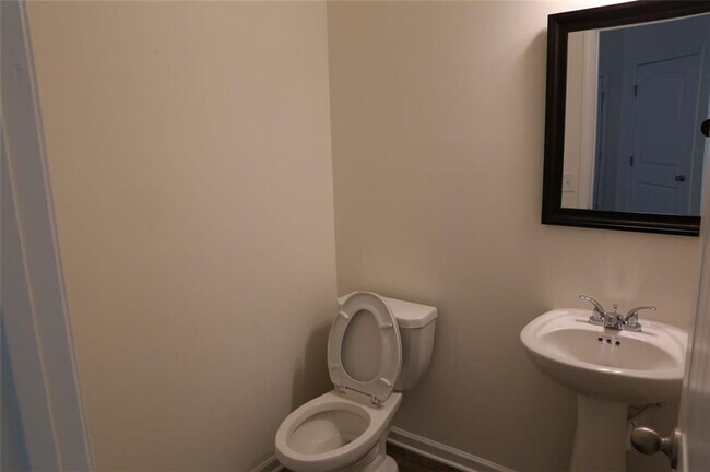 Building Photo - 121 Pointe Pl