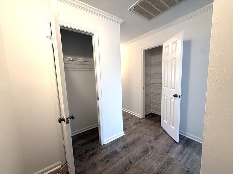 Building Photo - 691 Biltmore Dr