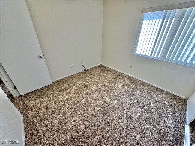 Building Photo - 932 Ribbon Grass Ave
