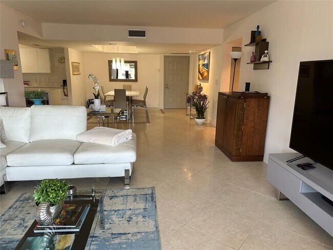 Building Photo - 5000 N Ocean Blvd