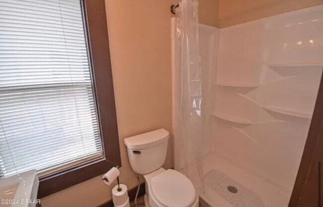 Building Photo - Adorable Single Family Home - 3 bedroom/1 bathroom!