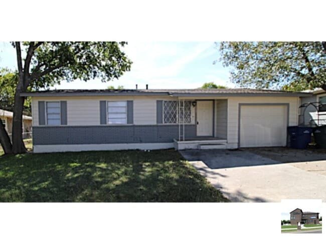 Building Photo - 2107 Brantley Ave