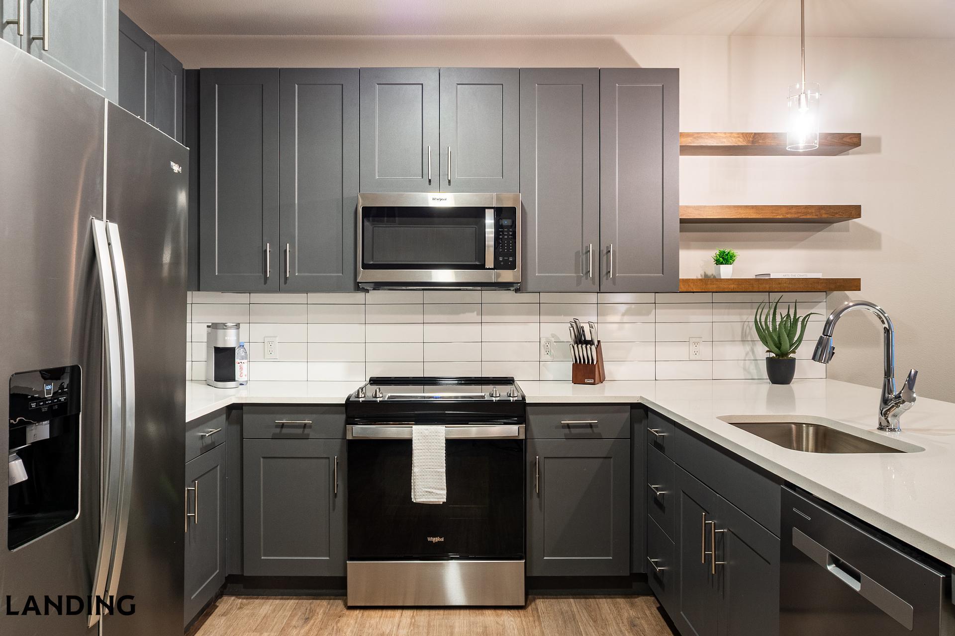 Building Photo - 415 E 2nd St S