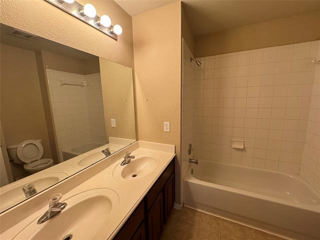 Building Photo - 405 Creekside Dr