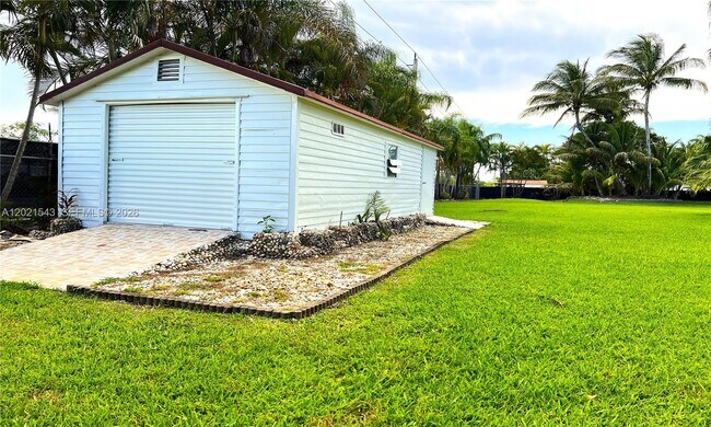 Building Photo - 15540 SW 156th Ave