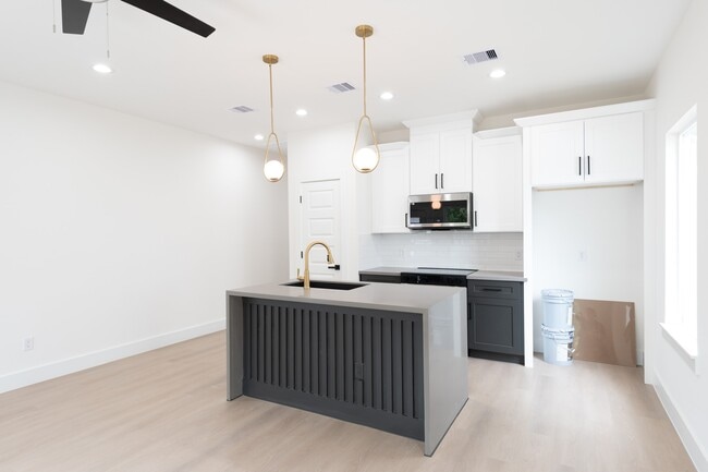 Building Photo - 2316 McKee St