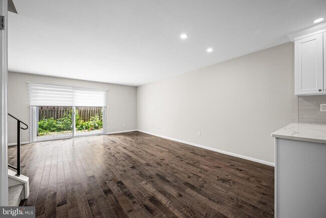 Building Photo - 15 Llanfair Rd