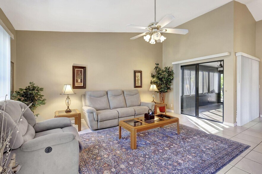 Building Photo - 602 Lakewood Dr