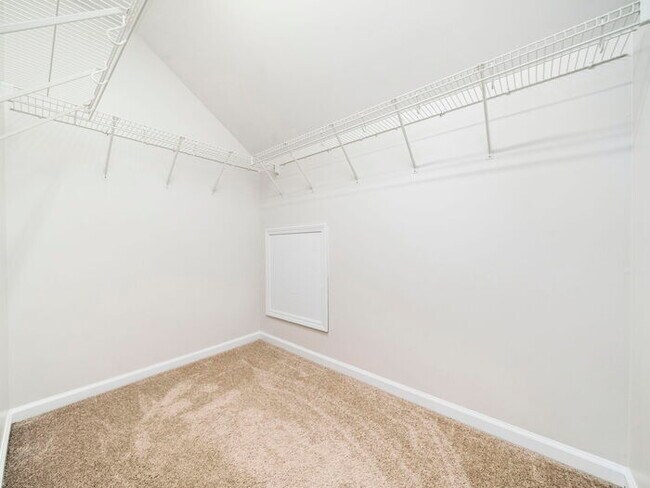 Building Photo - Spacious and Move-In Ready Home! - Fenced ...