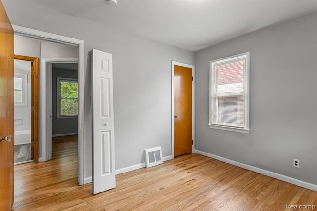Building Photo - Cozy & Modern: 2-Bed Brick Home with Garage & Finished Basement