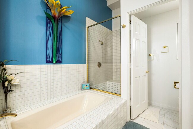 Building Photo - 75395 Riviera Dr