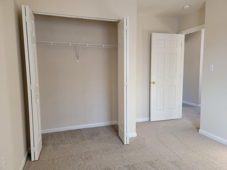Building Photo - 673 Rockwood Dr