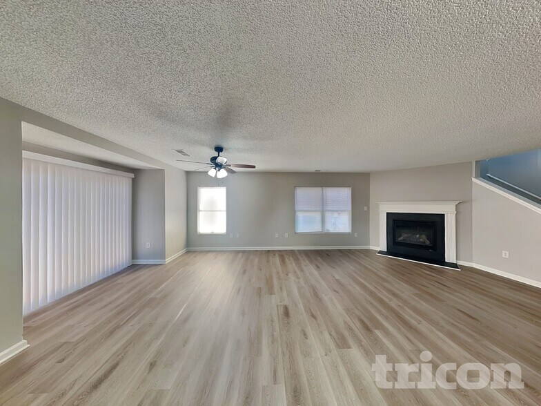 Building Photo - 10242 Hugue Way