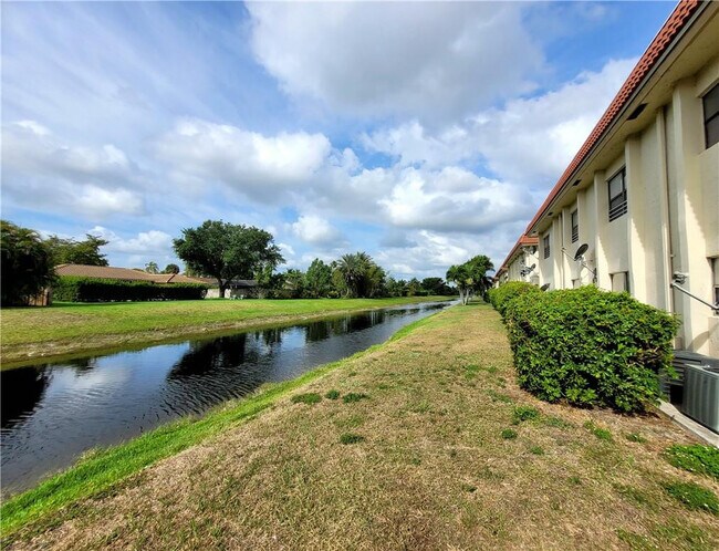 Building Photo - 11096 Royal Palm Blvd