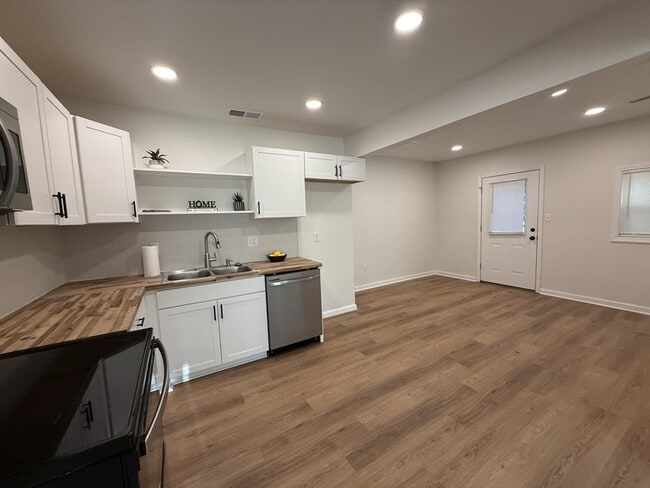 Building Photo - 3739 Rhea Ave