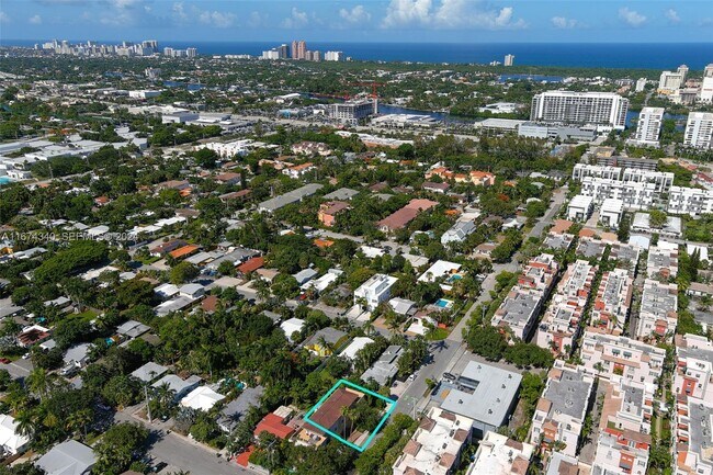 Building Photo - 1705 NE 11th St