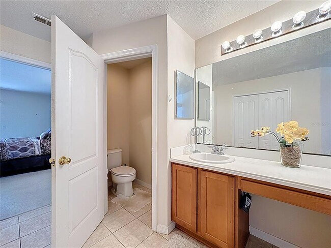 Building Photo - 526 Henley Cir