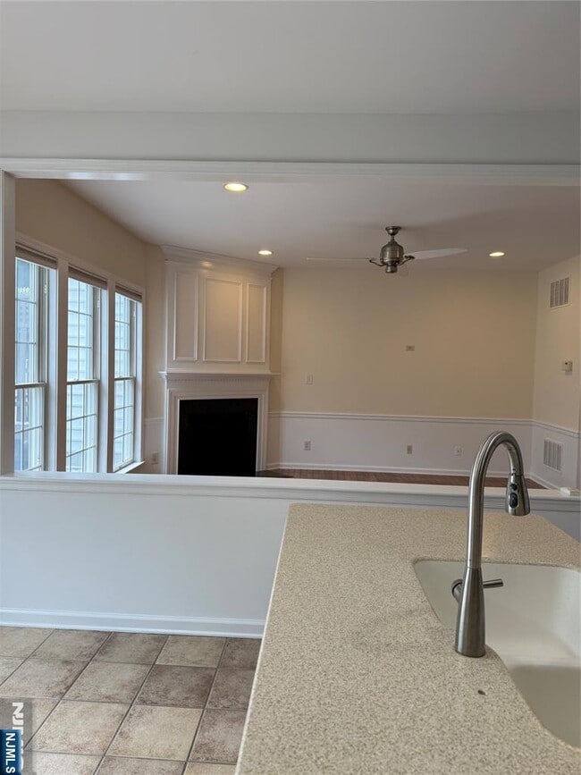 Building Photo - 12 Thistle Dr
