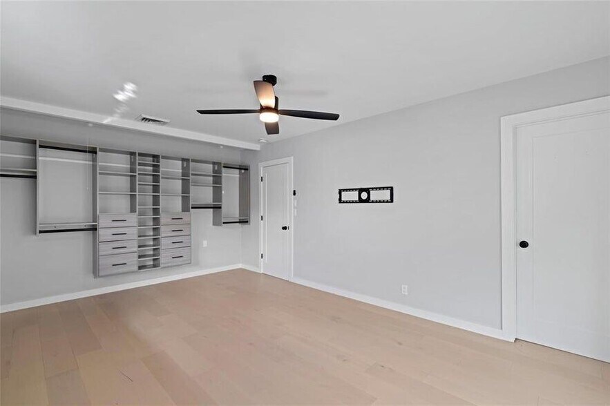 Building Photo - 2000 SE 26th Ave