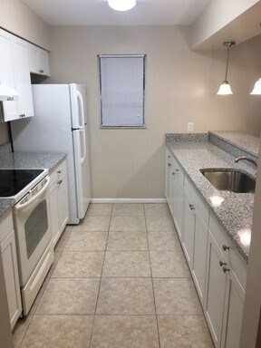 Building Photo - 204 N Grannis Ave