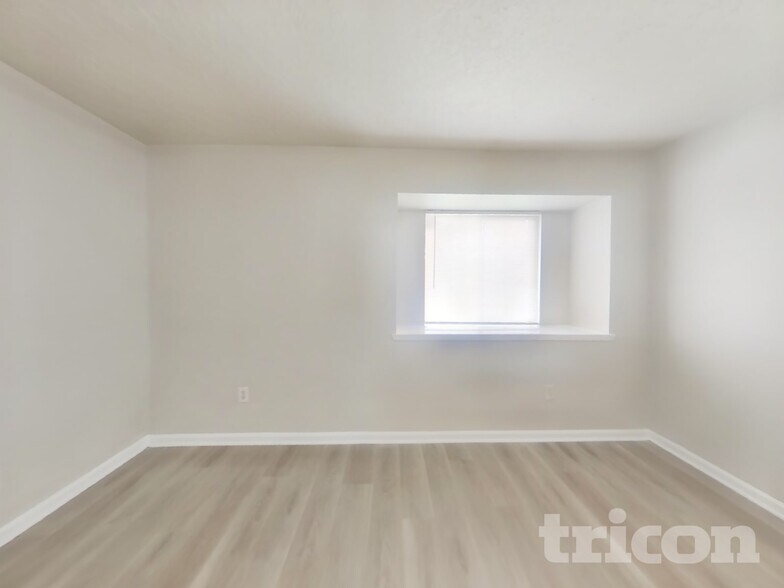 Building Photo - 1391 Tenderden Dr