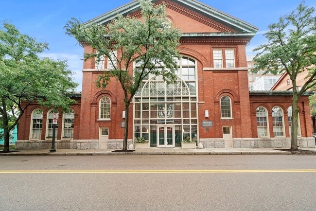 Building Photo - 106 13th St