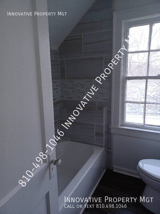 Building Photo - Beautifully updated 2 bedroom, 1 bath