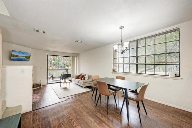 Building Photo - 1938 Holly Hill Dr