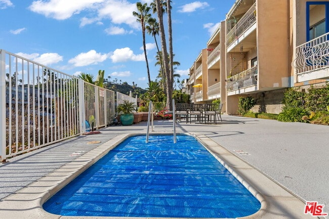 Building Photo - 4637 Park Dr