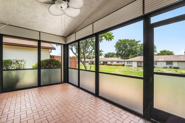 Building Photo - 4932 Boxwood Cir