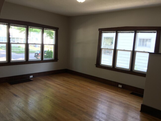 Building Photo - 253 Valley Ave SW