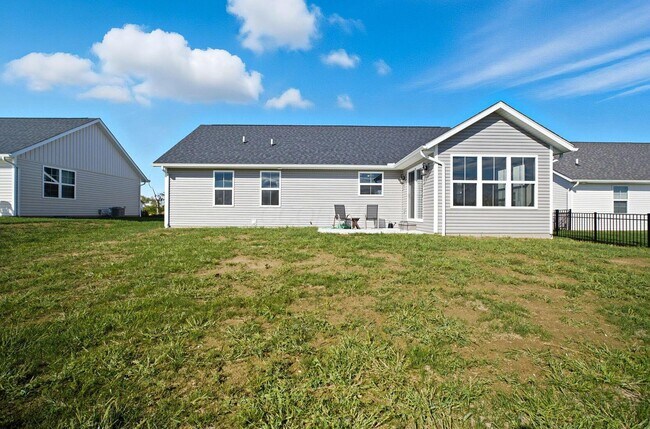 Building Photo - 557 Cannondale Ave