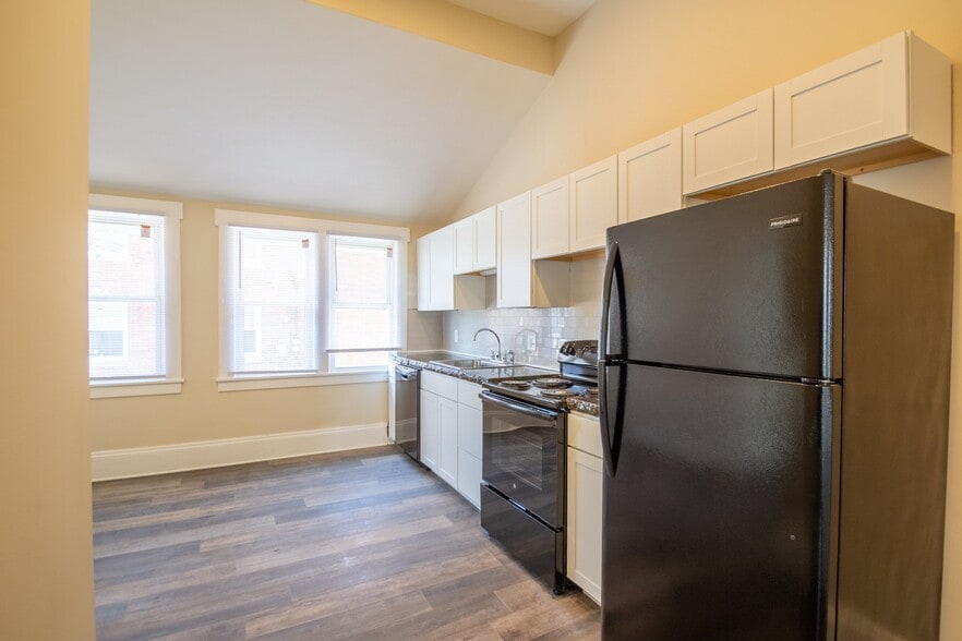 Building Photo - 37735 Vine St