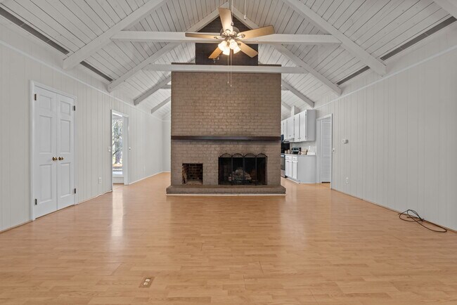 Building Photo - 53 Pine Lake Dr