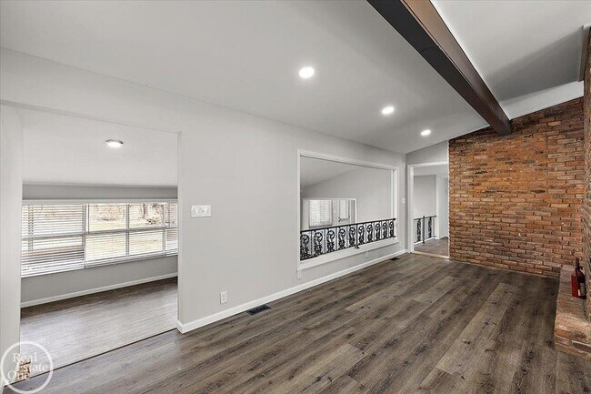 Building Photo - 1765 E Predmore Rd