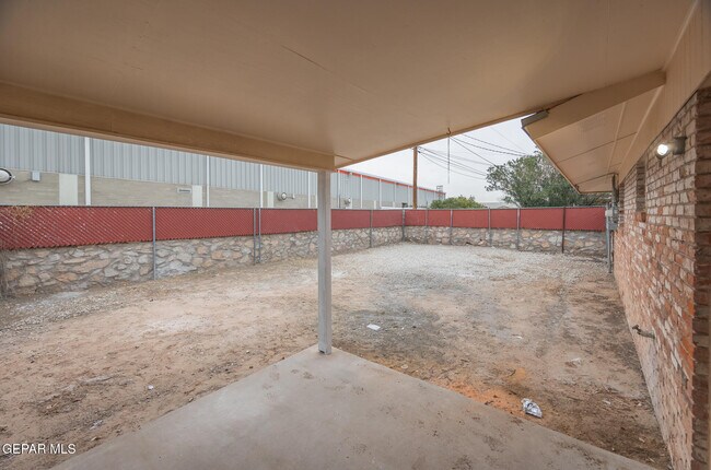 Building Photo - 8307 Mettler Dr