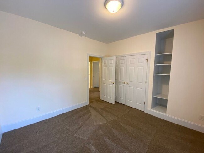 Building Photo - 131 Barclay Valley Dr