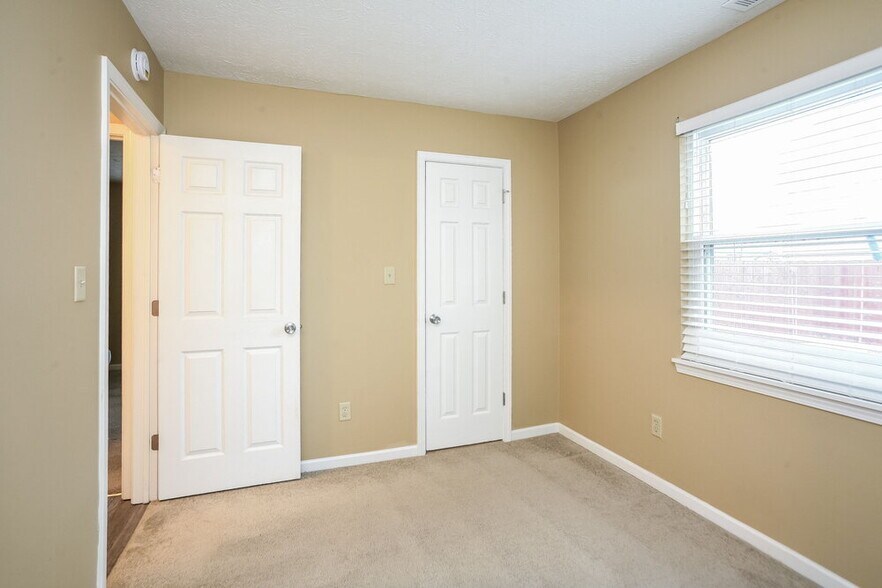 Building Photo - 1451 Rebecca Ln