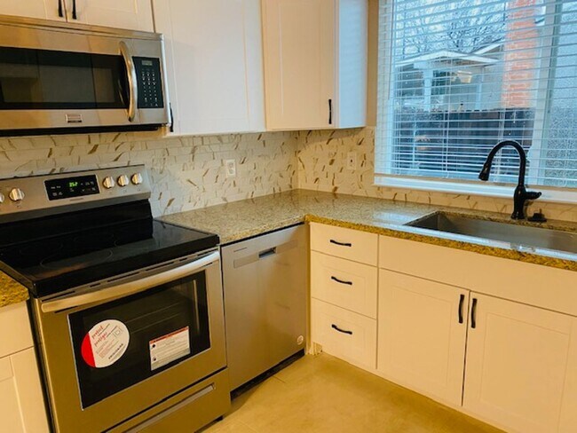 Building Photo - $2,295 Shaw & Fowler, 4 Bedroom Home - Ral...