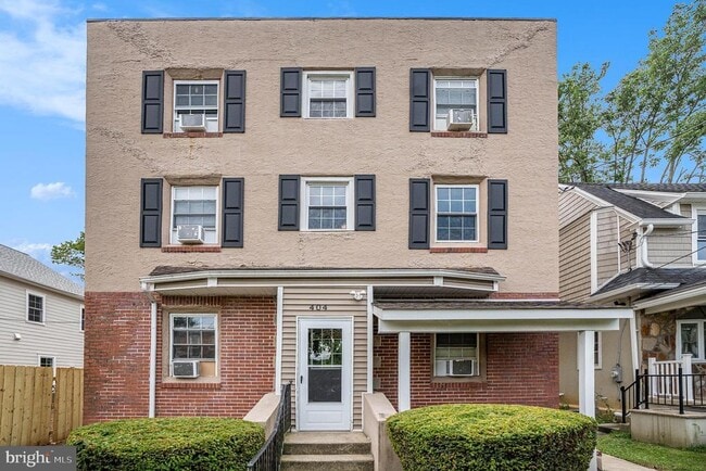 Building Photo - 404 E Jefferson St