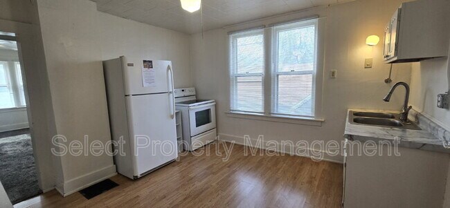 Building Photo - 738 3rd St