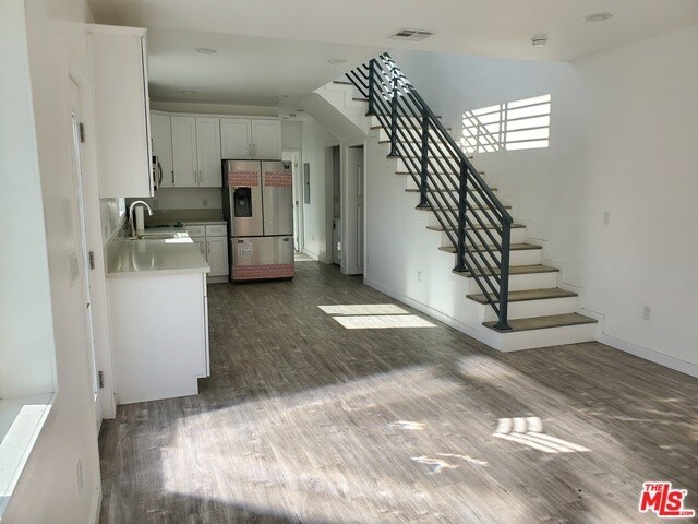 Building Photo - 13707 W Magnolia Blvd