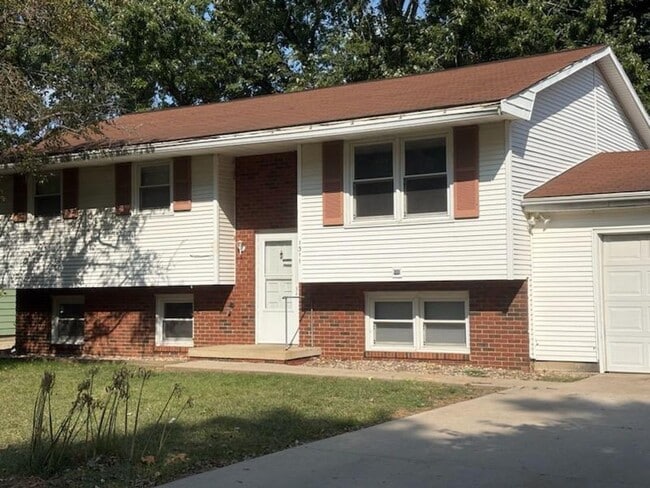 Primary Photo - Remodeled 4 Bedroom House! MUST SEE!