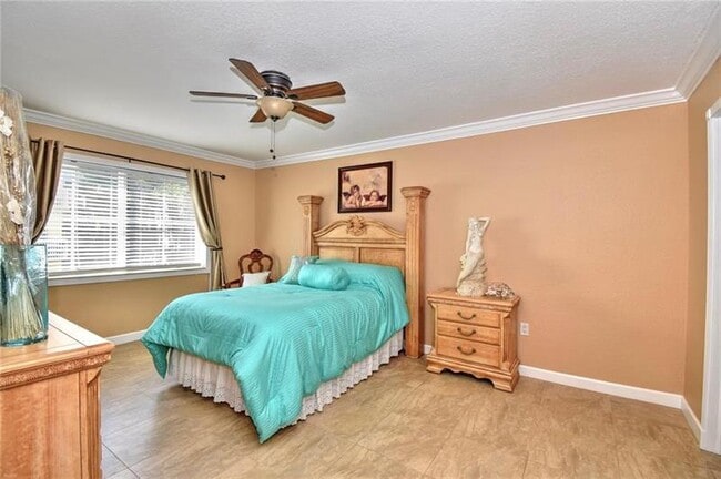 Building Photo - 151 NE 16th Ave