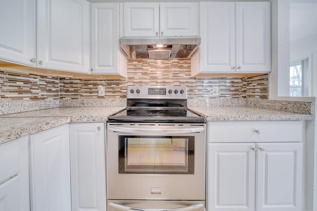 Building Photo - 3930 SW 68th Ave