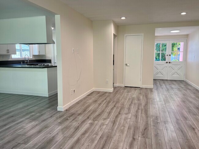 Building Photo - 6069 Lake Nadine Pl