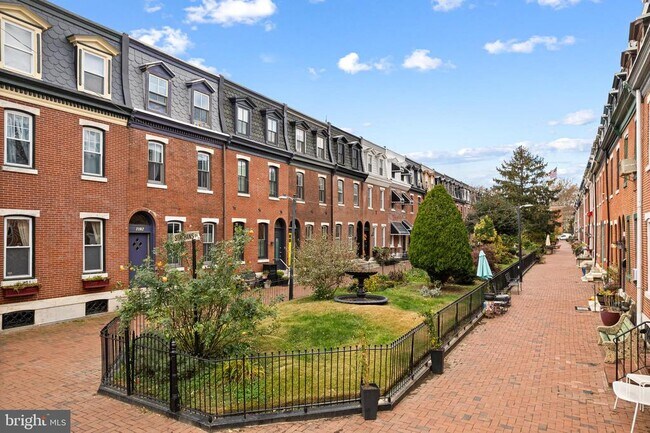 Building Photo - 2339 Catharine St