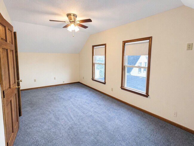 Building Photo - 5 Clarks Ct