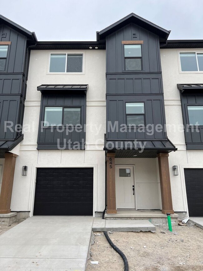 Building Photo - Newer American Fork Townhouse