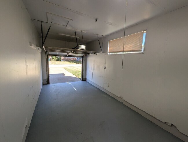 Building Photo - Lawnview Vista